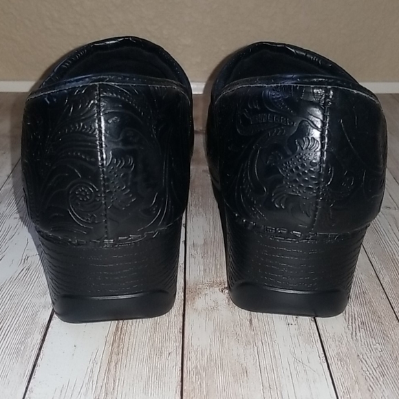 G.H. Bass&Co. Black embossed "Melinda"clogs size 8 - Picture 3 of 8